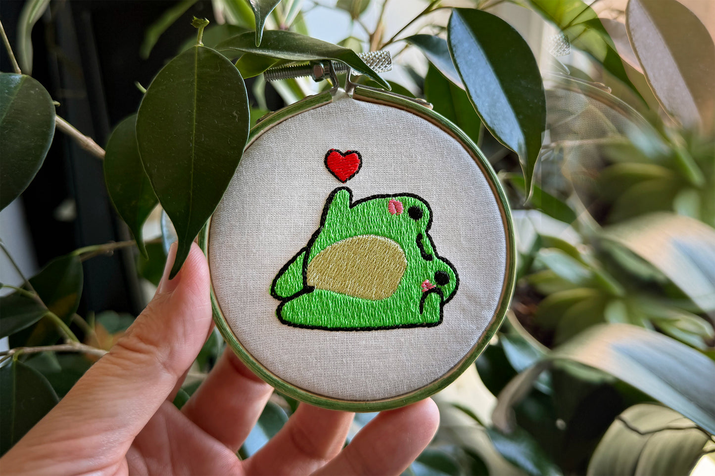 Cute frog machine embroidery design