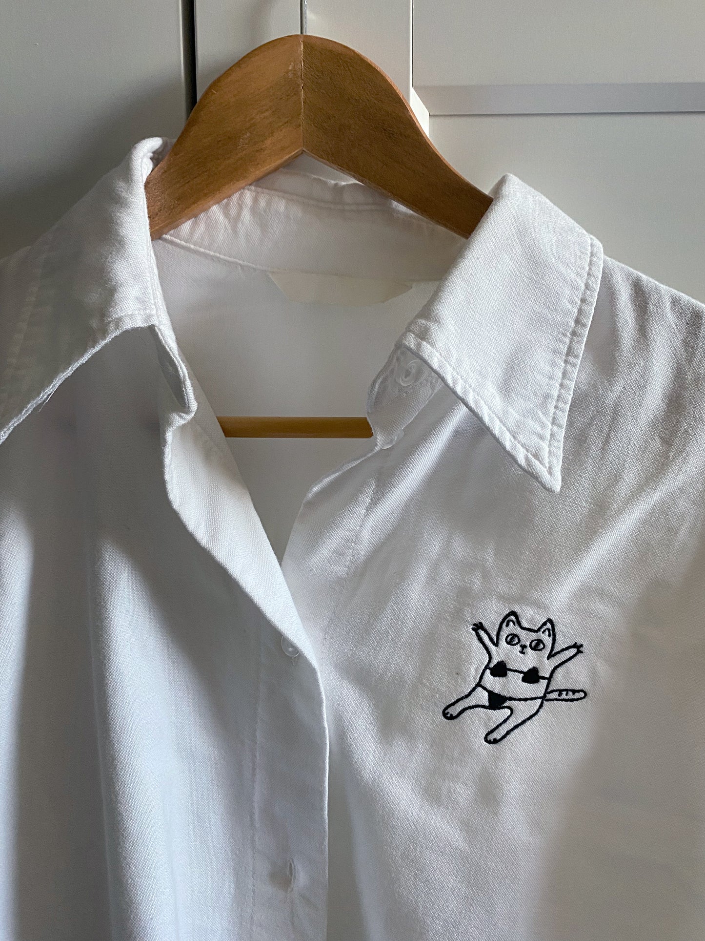 Funny cat machine embroidery design