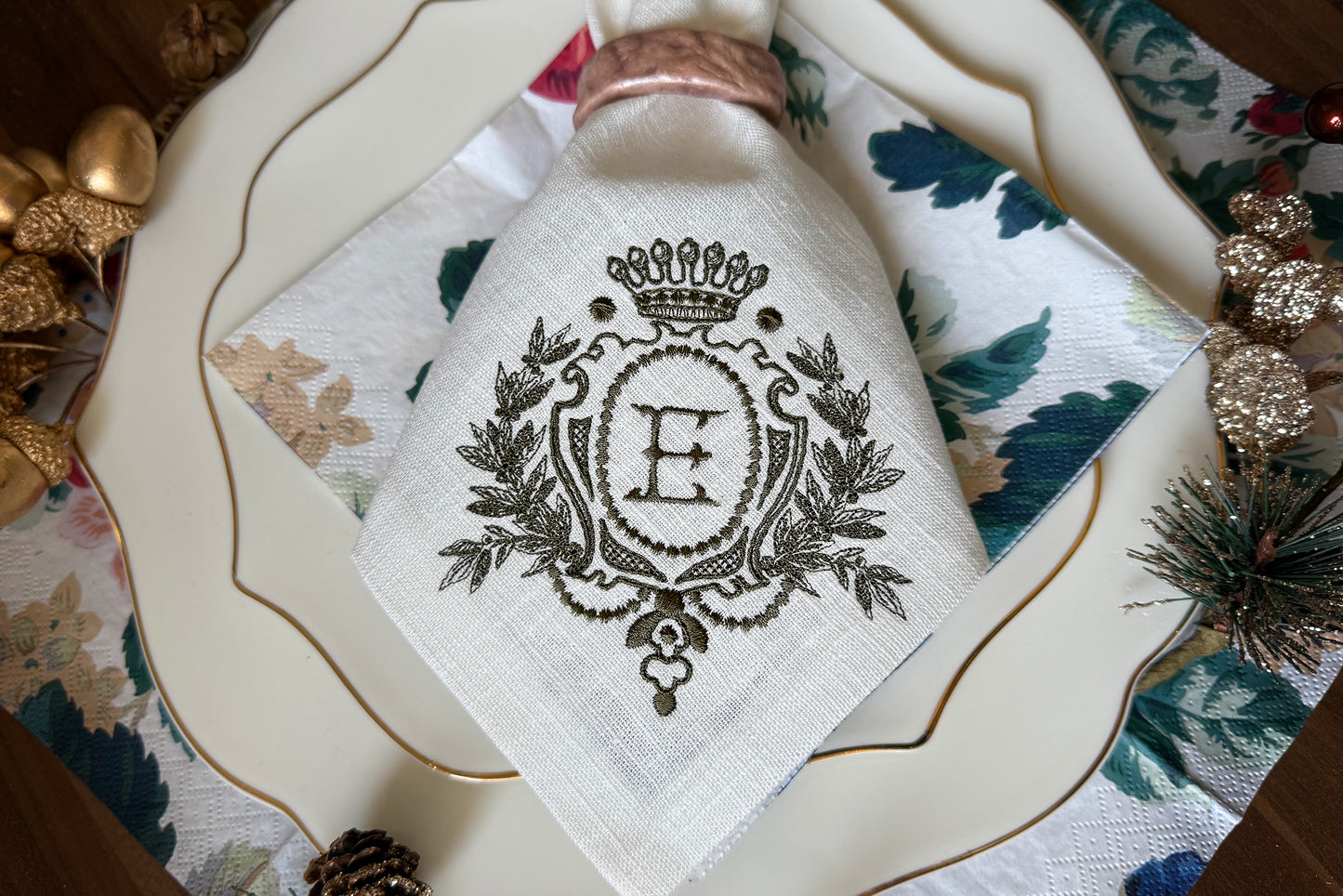 Machine embroidery design of vintage frame with crown