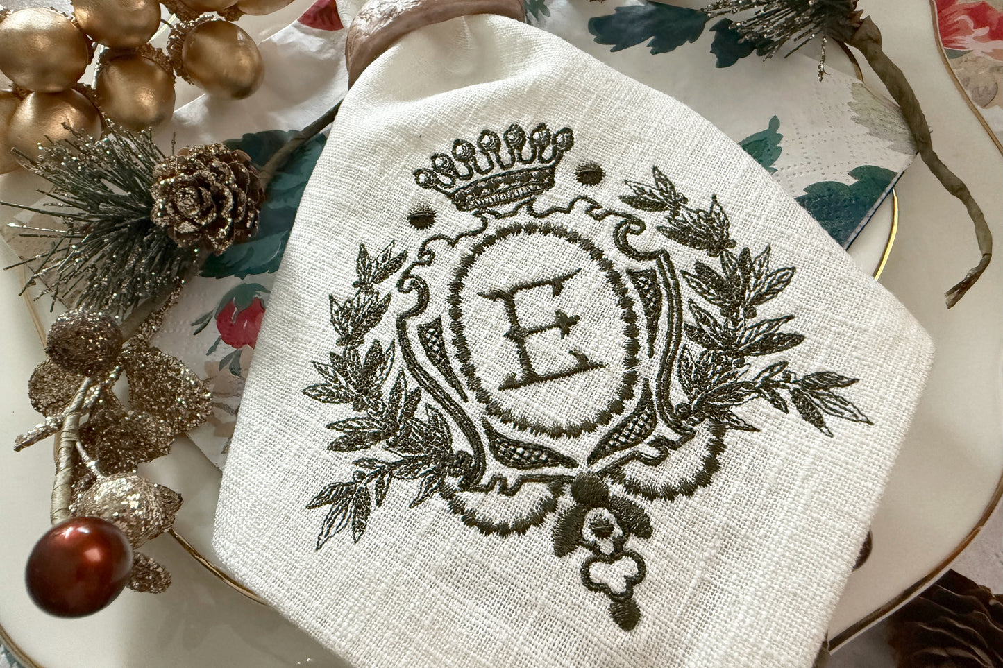 Machine embroidery design of vintage frame with crown