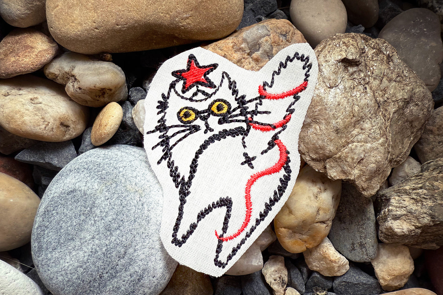 Cartoon cats in Christmas lights machine embroidery set