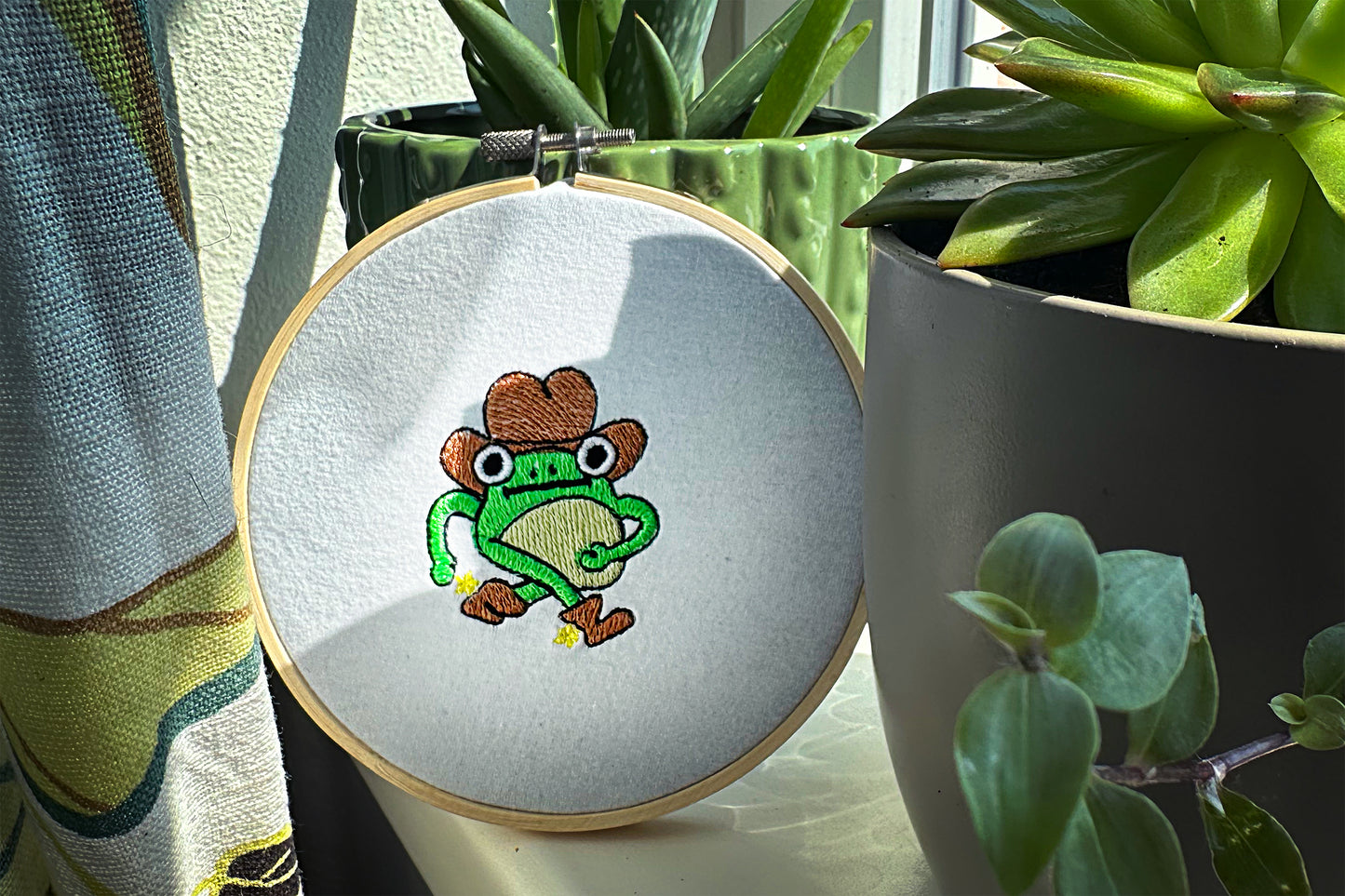 Cowboy frog machine embroidery design