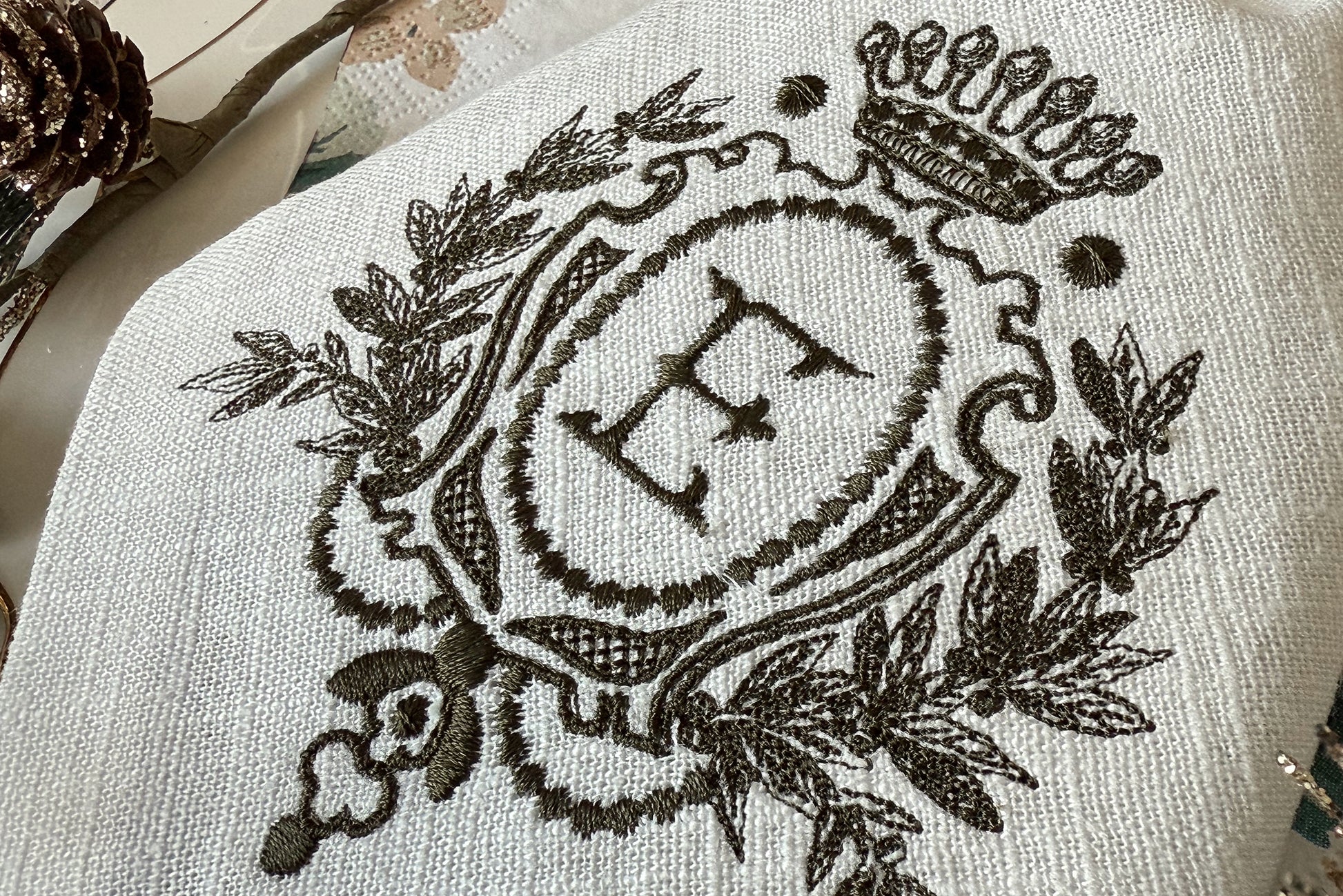Machine embroidery design of vintage frame with crown