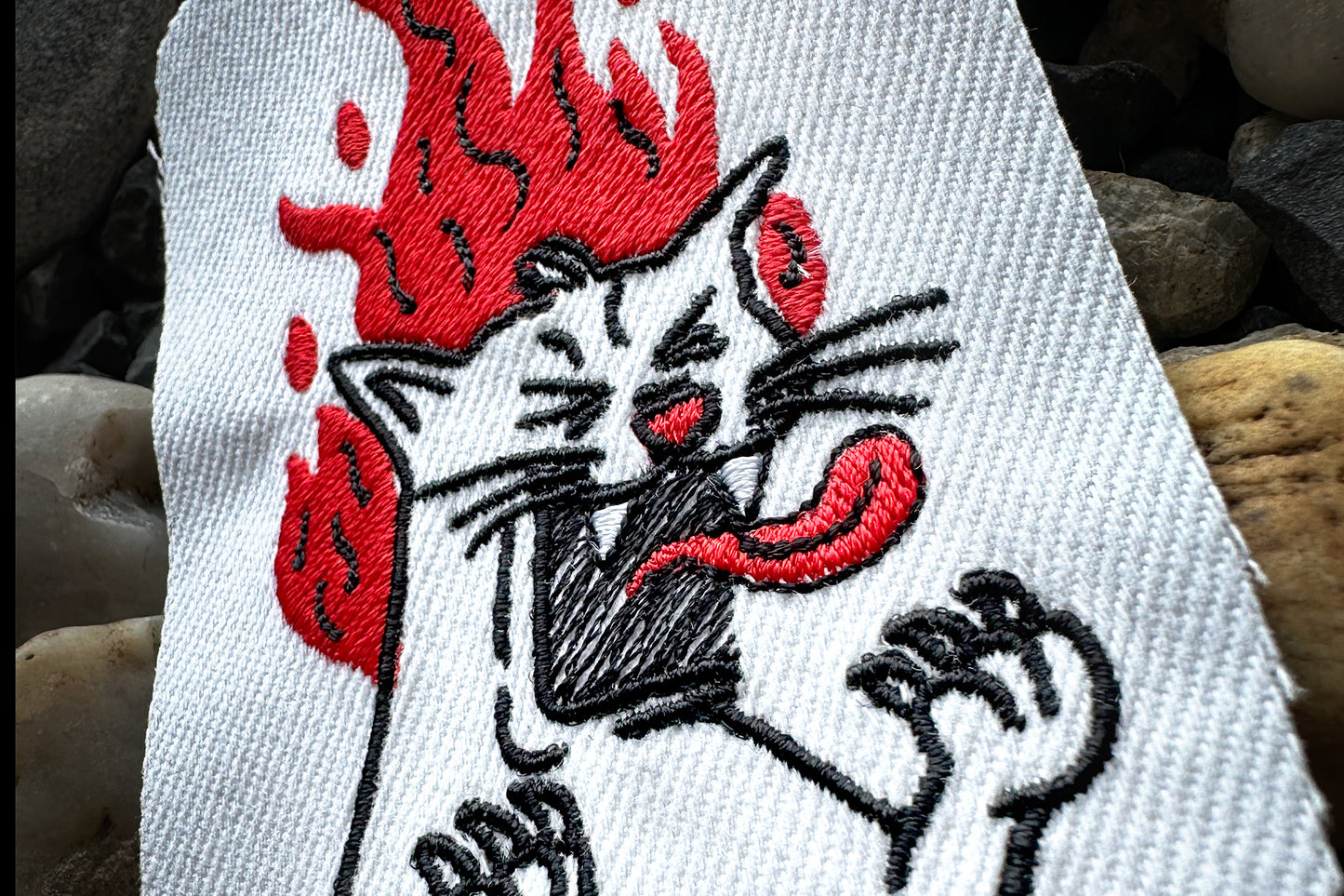 Screaming cat machine embroidery design, cat on fire