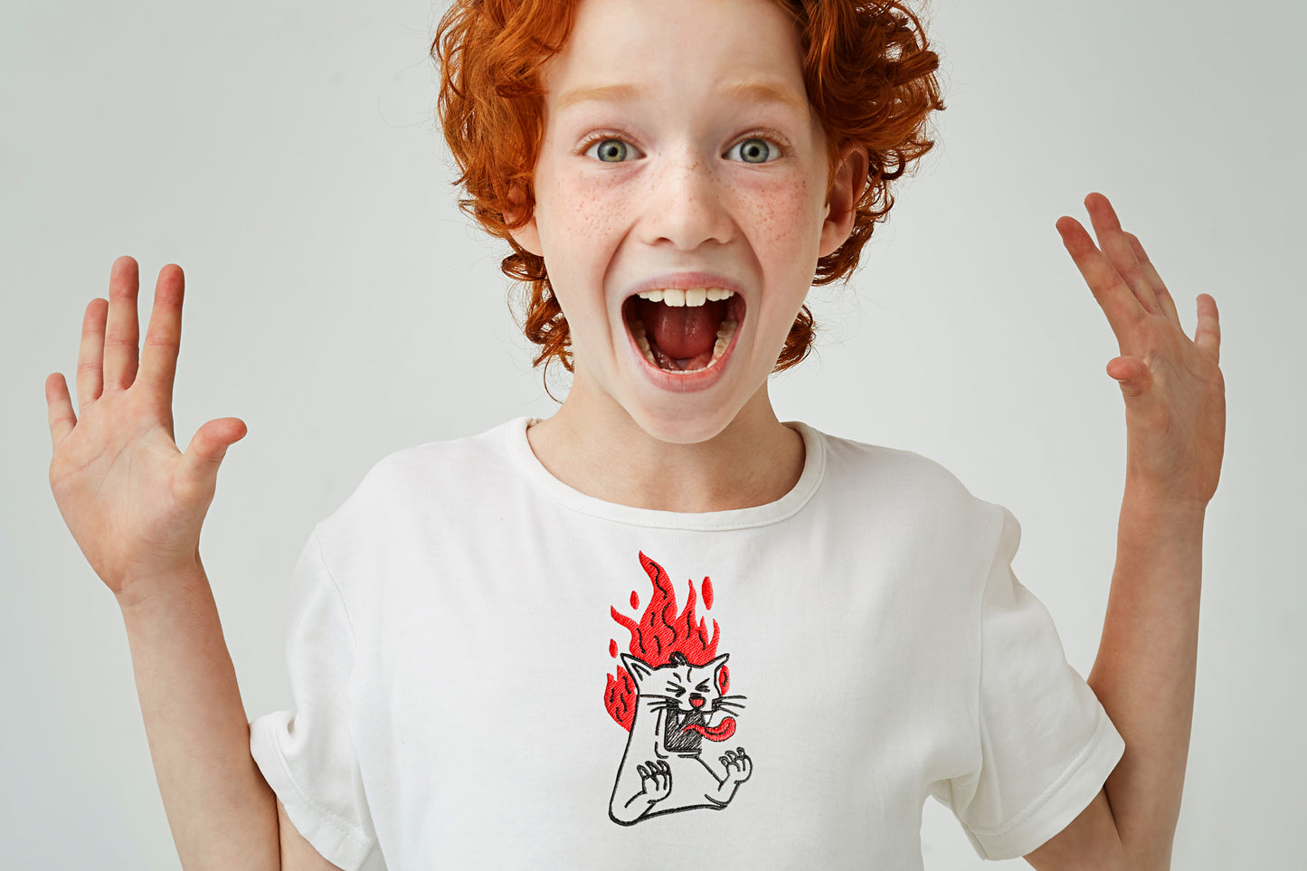 Screaming cat machine embroidery design, cat on fire